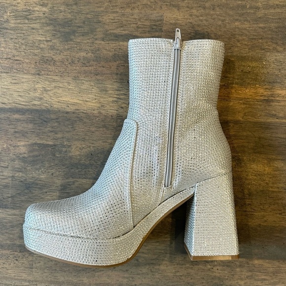 Mia Iva Silver Boot - Picture 4 of 4